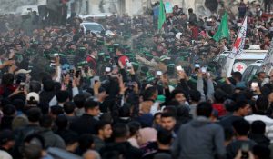 Israel-Hamas ceasefire: इजरायल ने तीन बंधकों के बदले 90 फिलिस्तीनी कैदियों को किया रिहा