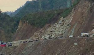 Indonesia: बाढ़ और भूस्खलन के बाद खोज अभियान फिर शुरू, 17 लोगों की हुई मौत 