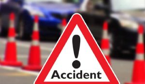Maharashtra accident : श्रद्धालुओं से भरी ट्रैवल वैन सड़क किनारे खड़े ट्रक से टकराई, 38 लोग हुए घायल