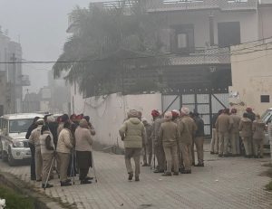 जेल में बंद खालिस्तान समर्थक अमृतपाल सिंह के पिता को पुलिस ने किया नजरबंद, भारी फोर्स ने पूरे गांव को घेरा
