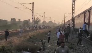 Pushpak Express Accident : महाराष्ट्र में पुष्पक एक्सप्रेस में अफवाह के बाद बड़ा हादसा, यात्रियों की दर्दनाक मौत