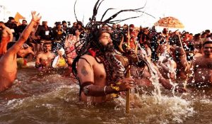 Mahakumbh 2025 :  देश ही नहीं विदेशी श्रद्धालुओं पर भी चढ़ा भगवा रंग … जानिए महाकुंभ को लेकर क्या कहती है विदेशी मीडिया