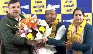 Delhi Elections से पहले बसपा को लगा बड़ा झटका, इस नेता ने पत्नी संग थामा AAP का दामन