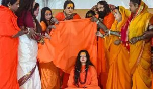 किन्नर अखाड़े के संस्थापक की बड़ी कार्रवाई, महामंडलेश्वर लक्ष्मी नारायण और ममता कुलकर्णी को पद से हटाया