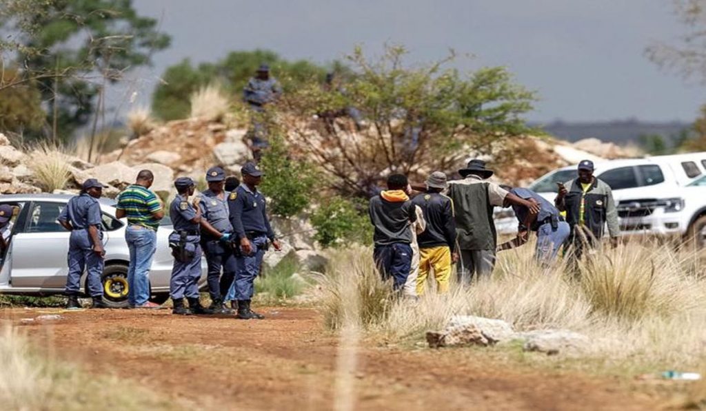 Miners Trapped in Gold Mine