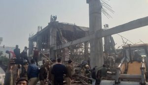BREAKING : कन्नौज रेलवे स्टेशन पर लेंटर गिरने से बड़ा हादसा, मलबे में दबे कई मजदूर, मचा हड़कंप