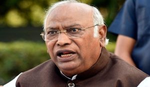 महाकुम्भ में भगदड़ के बाद विपक्ष ने VIP मूवमेंट बंद करने की उठाई मांग