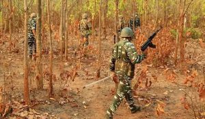  छत्तीसगढ़ में सुरक्षाकर्मियों और नक्सलियों के बीच मुठभेड़, 3 नक्सली हुए ढेर