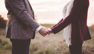 सरकारी नौकरी मिलते ही बदले पत्नी के तेवर, पति के सामने रख दी ये अजीब शर्त