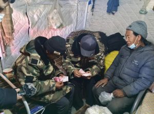 वित्तीय संगठनों ने शीत्सांग में भूपंक प्रभावित लोगों को वित्तीय समर्थन दिया