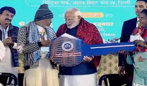 Live :  PM मोदी ने दिल्लीवासियों को दी बड़ी सौगात, झुग्गीवासियों को सौंपे उनके सपनों का घर