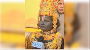 श्री राम लला के गेटअप में महाराष्ट्र से अयोध्या पहुंची वेदिका, कहा- जय श्री राम