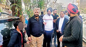 दोस्त के साथ चोरी की नीयत से घर में घुसे 14 वर्षीय नाबालिग को पकड़ा, पुलिस के सामने बोला, मैं तो पढ़ने वाला बच्च हूं