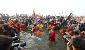 Maha Kumbh में उमड़ा आस्था का जनसमुद्र, स्नानार्थियों की संख्या 35 करोड़ के पार