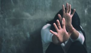 फिल्म में काम दिलाने का झांसा देकर महिला से दुष्कर्म, मामला दर्ज