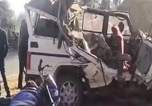 कुंभ से लौट रहे श्रद्धालुओं की कार खड़े ट्रक से टकराई, दो की हुई मौत