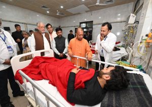 महाकुंभ में घायल हुए श्रद्धालुओं का हाल जानने एसआरएन अस्पताल पहुंचे मुख्यमंत्री योगी