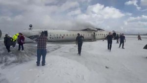 Canada Plane Crash : कनाडा में बड़ा हादसा, लैंडिंग के दौरान प्लेन हुआ क्रैश, 80 लोग थे सवाार…सामने आया Video
