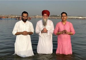 कुलतार संधवान, अमन अरोड़ा और मीत हेयर ने महाकुंभ संगम में लगाई पवित्र डुबकी