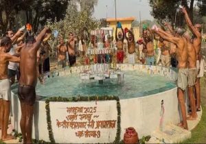 वाराणसी जेल में बंद 1900 कैदियों ने त्रिवेणी संगम के पवित्र जल से किया पवित्र स्नान