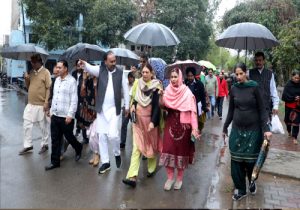 नगर निगम आयुक्त अमित कुमार ने काम में लापरवाही पर तीन सफाई निरीक्षकों की सेवाएं कीं समाप्त