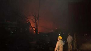 गाजियाबाद में लगी भीषण आग… 60 से ज्यादा फटे सिलेंडर, मची अफरा-तफरी, मौके पर पहुंची फायर ब्रिगेड,देखें वीडियो