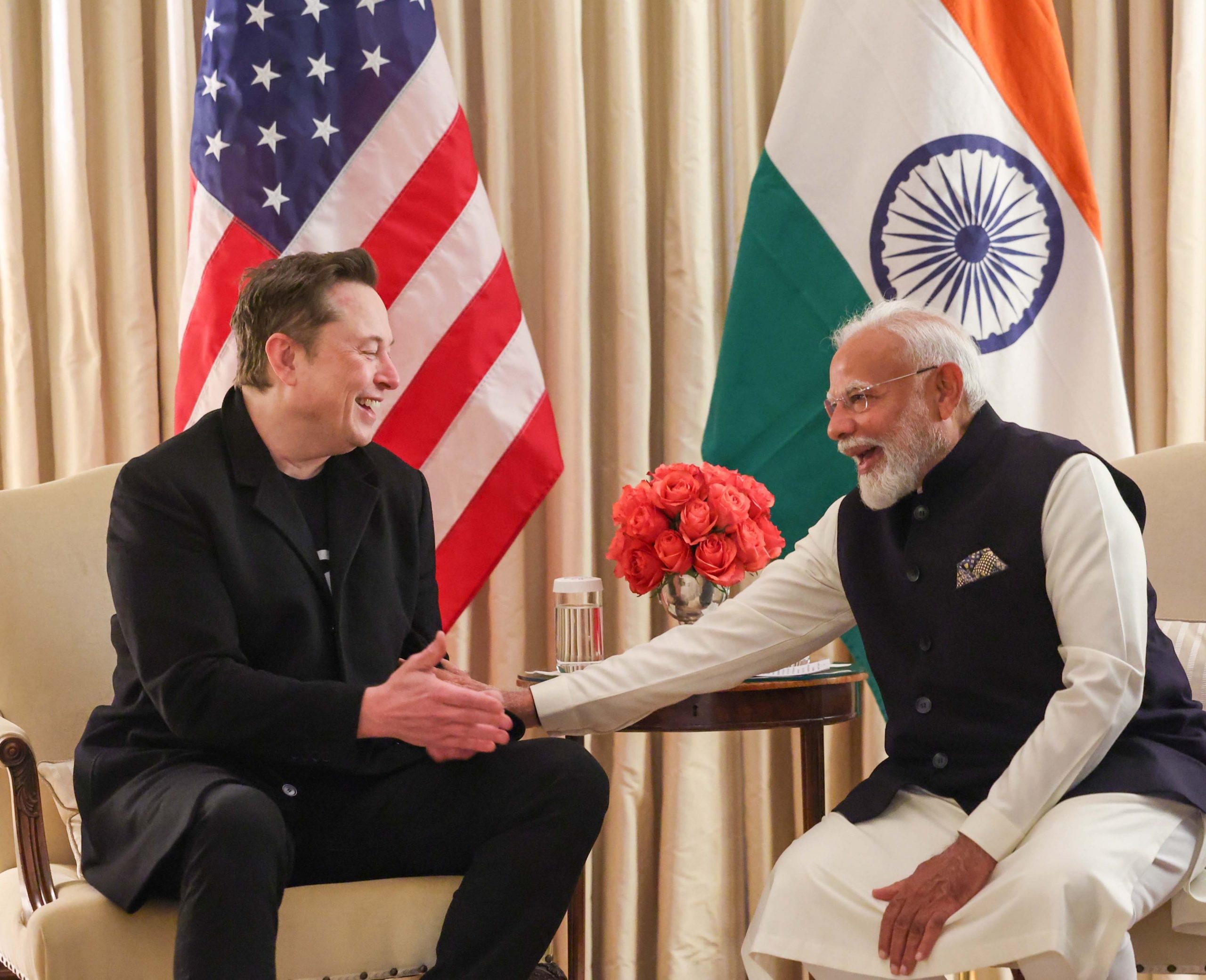 Modi and Musk Meeting: एलन मस्क ने PM मोदी से की मुलाकात, 3 बच्चे भी पहुंचे साथ, ब्लेयर हाउस में हुई बैठक, देखें तस्वीरें