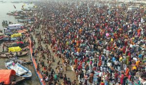 मां सरस्वती का ध्यान कर कल्पवासियों ने पवित्र त्रिवेणी में किया बसंत पंचमी का अमृत स्नान