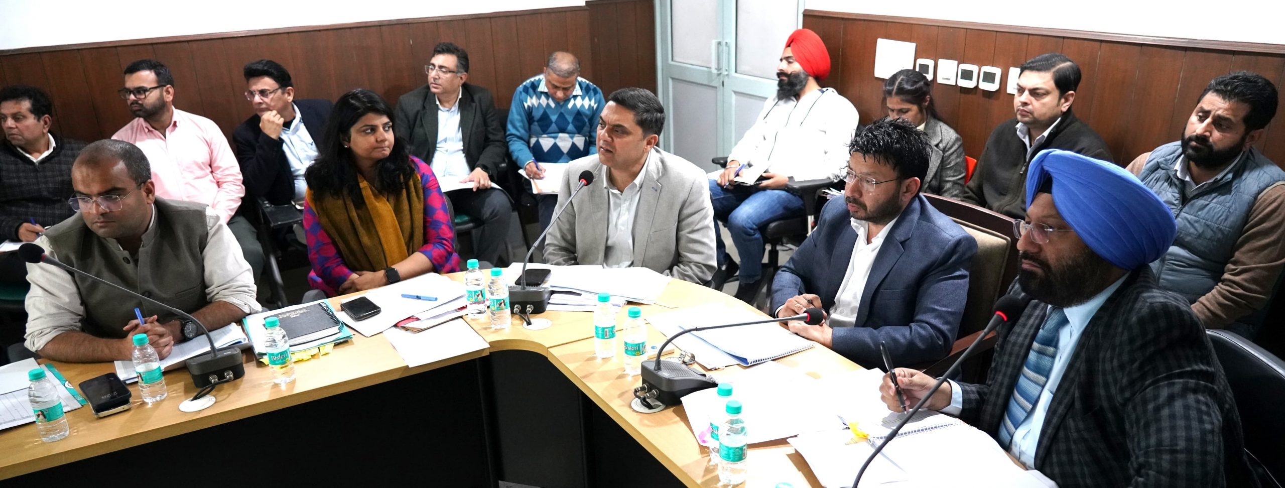 डा: रवजोत सिंह ने नगर निगमों के अधिकारियों को विकास कार्यों के लिए फंडों का तुरंत उपयोग करने के निर्देश दिए