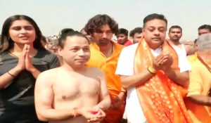 Mahakumbh 2025 : संबित पात्रा और गायक कैलाश खेर ने पवित्र संगम में डुबकी लगाई, देखें Video