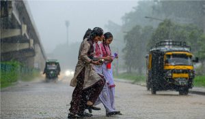 हिमाचल प्रदेश, जम्मू समेत कई राज्यों में भारी बारिश और बर्फबारी का अलर्ट, जानिए देशभर में मौसम का हाल