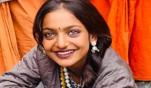 फिल्म The Manipur Diaries की शूटिंग के लिए Mumbai रवाना हुई Monalisa… घर छोड़ते समय हुई भावुक