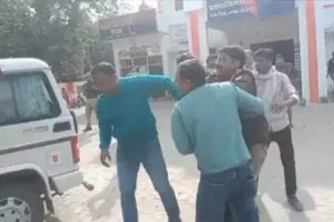 मिर्जापुरः 30 हजार रुपये की रिश्वत लेते पुलिस इंस्पेक्टर रंगे हाथ काबू