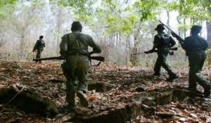 Chhattisgarh News : सुरक्षाबलों ने 31 नक्सलियों को मार गिराया, 2 जवान भी हुए शहीद, भारी मात्रा में हथियार बरामद