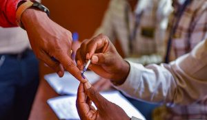 Delhi Election में वोटर्स की बल्ले- बल्ले, स्याही लगी उंगली दिखाओं… होटल, सैलून और रेस्तरां पर भारी छूट पाओ