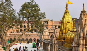 काशी विश्वनाथ मंदिर में VIP दर्शन बंद, श्रद्धालुओं के लिए भी लागू हुए विशेष नियम