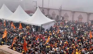 अयोध्या में उमड़ी भक्तों की भारी भीड़, 96 घंटों में 65 लाख श्रद्धालु पहुंचे राम मंदिर