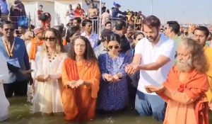 Isha Ambani Visit Mahakumbh 2025 : पति संग प्रयागराज पहुंची ईशा अंबानी, संगम में लगाई डुबकी, देखें Video