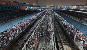 Delhi Railway Station Stampede : 14 महिलाओं समेत 18 लोगों की मौत के पीछे ये थी 5 वजह…. इसलिए हुआ बड़ा हादसा