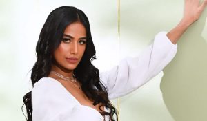 Poonam Pandey के साथ फैन की शर्मनाक हरकत… सेल्फी के बहाने Kiss करने की कोशिश, देखें Video