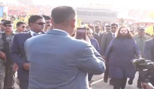 Mahakumbh 2025 : परिवार के साथ महाकुंभ पहुंचे मुकेश अंबानी, संगम में स्नान के बाद किया गंगा पूजन… देखें Video