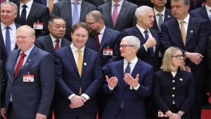 Tim Cook ने कई बार चीन का दौरा क्यों किया ? बहुराष्ट्रीय कंपनियां चीनी बाजार में निवेश क्यों कर रही हैं?