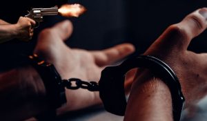 मथुरा में स्क्रैप लुटेरों से मुठभेड़, 4 बदमाश घायल, 6 गिरफ्तार