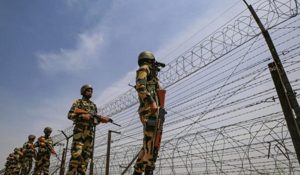 जम्मू-कश्मीर: कठुआ में घुसपैठ की कोशिश नाकाम, सेना ने बॉर्डर से पाकिस्तानी शख्स को दबोचा