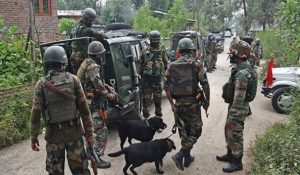 जम्मू-कश्मीर पुलिस ने की पुलवामा में प्रतिबंधित संगठनों के खिलाफ छापेमारी