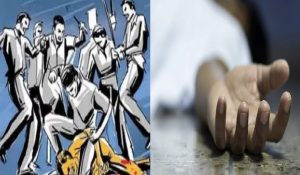 व्यक्ति की पीट-पीटकर हत्या, उसे बचाने गए पुलिसकर्मी की भी भीड़ ने की हत्या