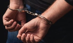 महिला की हत्या के मामले में फरार 50 हजार रुपये का इनामी आरोपी गिरफ्तार