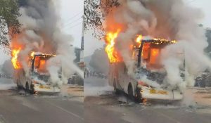 आग में स्कूल बस खाक, बच्चों में मची चीख पुकार…