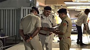 मुंबई पुलिस का अवैध घुसपैठियों पर बड़ा एक्शन, 5 महिलाओं समेत 17 बांग्लादेशी नागरिकों को किया गिरफ्तार