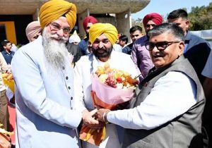 पंजाब के मुख्यमंत्री मान और स्पीकर संधवान ने पंजाब विधानसभा में राज्यपाल कटारिया का गर्मजोशी से किया स्वागत